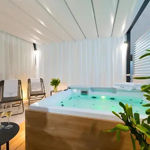 Dc Domus Charme Apartment